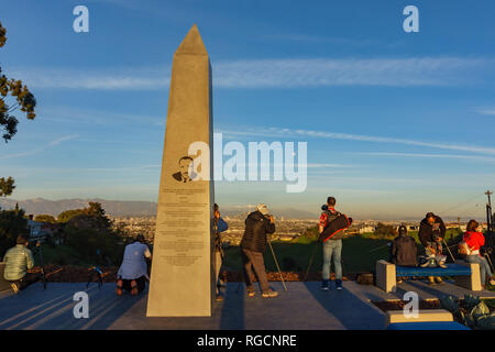 Los Angeles, Jan 20: vista al tramonto di Martin Luther King Jr monumento su Jan 20, 2019 a Los Angeles in California Foto Stock