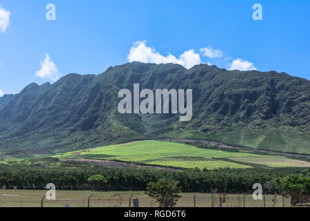 Vista della Waianae Mountain Range a ovest di Oahu, Hawaii Foto Stock