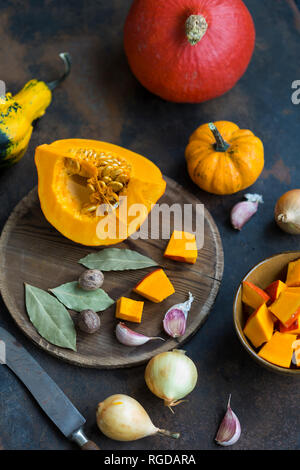 Gli ingredienti della zuppa di zucca Foto Stock