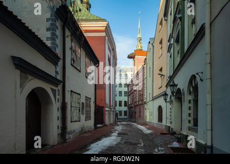 Mattina di sole nel centro storico di Riga, Lettonia. Foto Stock