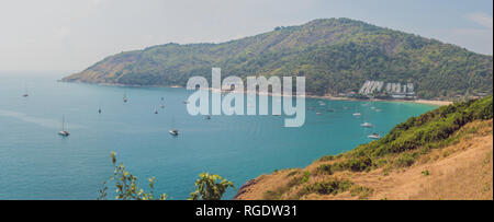 Sunset over Promthep cape e Yanui beach. Phuket, Tailandia Foto Stock