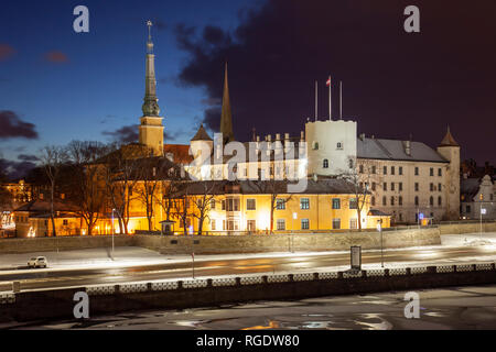 Alba invernale presso il Castello di Riga in Lettonia. Foto Stock