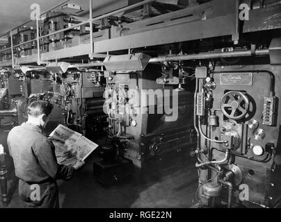 Milano, Corriere della Sera, grandi caricatori rotanti, 1955 Foto Stock