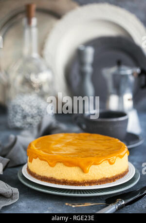 Delizioso cheesecake al mango Foto Stock