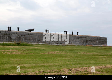 La parete di Fort Henry a Kingston, Ontario. Il forte fu visto come una posizione strategica contro possibili incursioni americane. Foto Stock