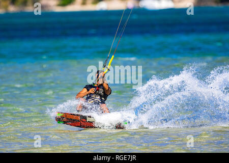 Il kitesurfing sulla Costa del Sole, Queensland, Australia Foto Stock