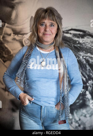 Amburgo, Germania. 29 gen, 2019. Il cantante rock Suzi Quatro presenta il suo nuovo album 'Nessun controllo' in corrispondenza di un evento stampa in Hard Rock Cafe Amburgo alla Landungsbrücken. Credito: Christian Charisius/dpa/Alamy Live News Foto Stock