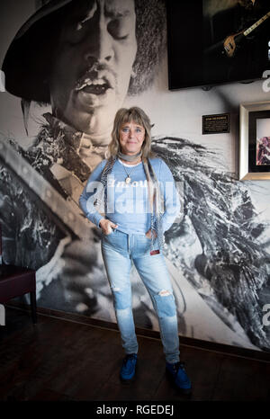 Amburgo, Germania. 29 gen, 2019. Il cantante rock Suzi Quatro presenta il suo nuovo album 'Nessun controllo" in occasione di una conferenza stampa al Hard Rock Cafè di Amburgo. Credito: Christian Charisius/dpa/Alamy Live News Foto Stock
