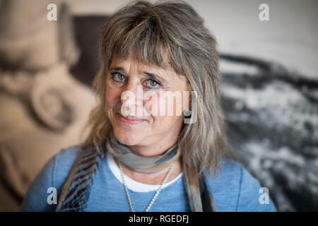 Amburgo, Germania. 29 gen, 2019. Il cantante rock Suzi Quatro presenta il suo nuovo album 'Nessun controllo' in corrispondenza di un evento stampa in Hard Rock Cafe Amburgo alla Landungsbrücken. Credito: Christian Charisius/dpa/Alamy Live News Foto Stock
