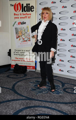 Amanda Barrie visto arrivare per la Oldie premi a The Simpsons, sullo Strand a Londra. Foto Stock