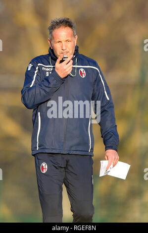 Foto di Massimo Paolone/LaPresse 29 gennaio 2019 Bologna, Italia sport calcio Primo allenamento allenatore Bologna FC Sinisa Mihajlovic - Campionato di calcio di Serie A TIM 2018/2019 - Centro Tecnico "Niccolo Galli" nella foto: Sinisa Mihajlovic Photo Massimo Paolone/LaPresse Gennaio 29, 2019 Bologna, Italia sport soccer prima formazione coach Bologna FC Sinisa Mihajlovic - Italian Football Championship League A TIM 2018/2019 - "Niccolo Galli" centro tecnico. Nel pic: Sinisa Mihajlovic Foto Stock