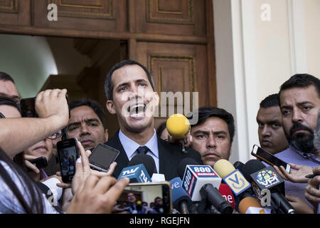 Caracas, Venezuela. 29 gen, 2019. Venezuelano leader dell opposizione e auto-proclamato presidente ad interim JUAN GUAIDO partecipa a una sessione del Venezuela del gruppo nazionale di Caracas. Credito: Elyxandro Cegarra/ZUMA filo/Alamy Live News Foto Stock