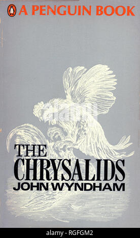 Il CHRYSALIDS - un romanzo di fantascienza di John Wyndham. Coperchio del 1968 Penguin edition. Foto Stock