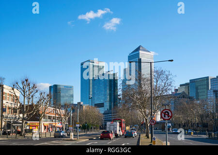 Canary Wharf dalla strada commerciale, Limehouse, East London REGNO UNITO Foto Stock