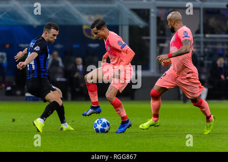 Milano - Novembre 6, 2018: Philippe Coutinho 7 controlla la sfera. FC Internazionale - FC Barcellona. La UEFA Champions League. Giornata 4. Giuseppe Meazza (San Foto Stock