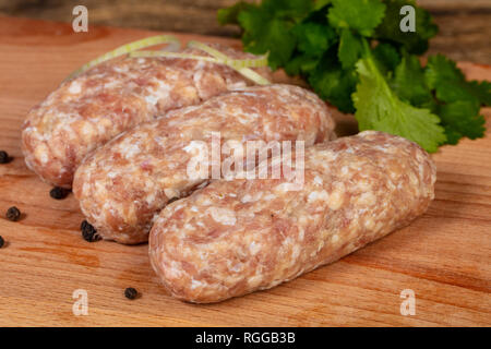 Materie cebab con carne di maiale pronti per la cottura Foto Stock