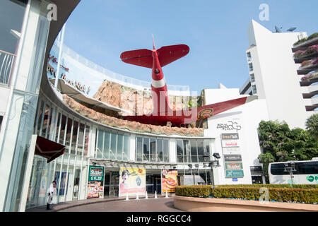 Un aereo decorazione presso il Royal Garden Plaza Shopping Mall nella città di Pattaya in Provinz Chonburi in Thailandia. Thailandia, Pattaya, Novembre Foto Stock