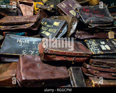 Valigie e borse delle vittime di Auschwitz e concentrazione di sterminio camp, Oswiecim, Polonia Foto Stock