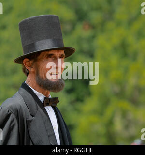 Duncan Mills, CA - Luglio 14, 2018: Professional reenactor Robert Broski come Lincoln alla guerra civile giorni, uno dei più grandi eventi di rievocazione storica sul Foto Stock