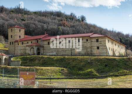 Lo storico Santa Trinità Monastero di Sparmos, situato nel nord della Tessaglia, sul lato sud-ovest del monte Olimpo in Grecia Foto Stock