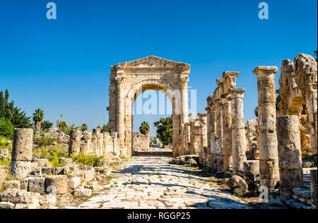 Arco di Adriano al pneumatico Al-Bass necropoli in Libano Foto Stock