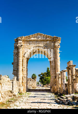 Arco di Adriano al pneumatico Al-Bass necropoli in Libano Foto Stock