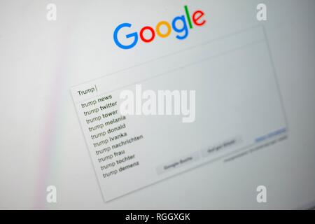 Google, home page con la voce di ricerca Trump, motore di ricerca, Internet, screenshot, Germania Foto Stock