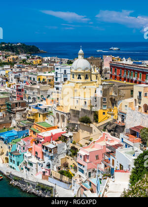 L'Italia, la Campania, il Golfo di Napoli e le isole flegrei, Isola di Procida, il porto di Marina di Corricella Foto Stock