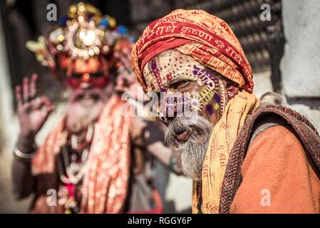 Sadhus, asceti, uomini santi, Pashupatinath, Kathmandu, Nepal Foto Stock