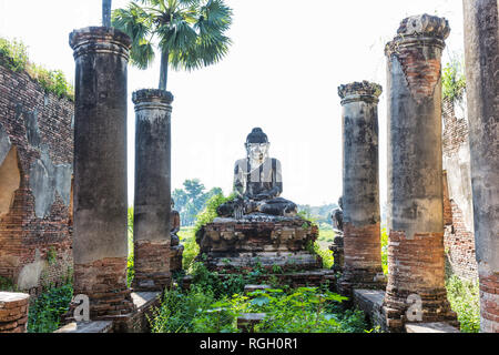 Rovine dell'antico regno di Ava Amarapura Mandalay membro del Myanmar (Birmania) Foto Stock