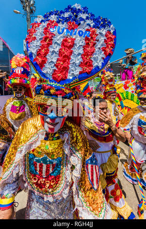 Barranquilla Colombia - Febbraio 25, 2017 : le persone che partecipano alla sfilata della festa di carnevale di Barranquilla Atlantico Colombia Foto Stock