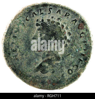 Antico bronzo romano sertertius medaglia dell'imperatore Antonino Pio. Con l'imperatore Marco Aurelio. La retromarcia. Foto Stock