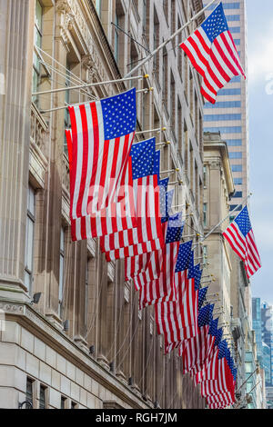 Bandierine americane floating uno dei principali punti di riferimento di Manhattan a New York City USA Foto Stock