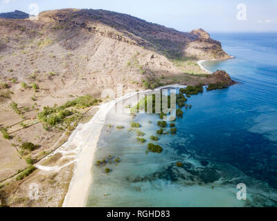 Indonesia, Sumbawa, West Sumbawa, veduta aerea della spiaggia Jelengah Foto Stock