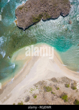 Indonesia, West Sumbawa, veduta aerea della spiaggia Rantung Foto Stock