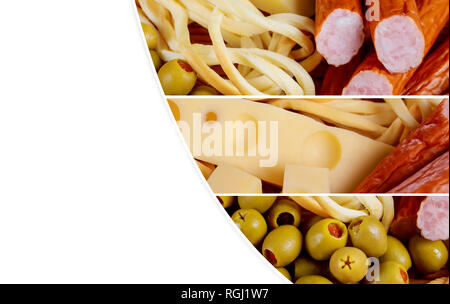 Assortimento di formaggi e olive e salsicce sul tavolo Collage da diverse immagini Foto Stock