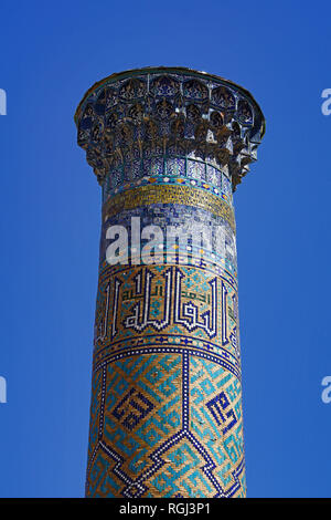 Minareto Piazza Registan di Samarcanda, Uzbekistan Foto Stock
