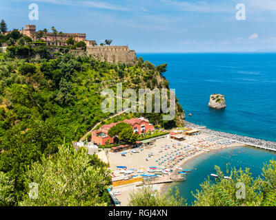 L'Italia, Campania, Napoli, Golfo di Napoli, vista da Castellammare di Stabia per Marina di Vico Foto Stock