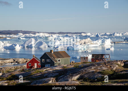 Case colorate in Ilimanaq, Groenlandia Foto Stock