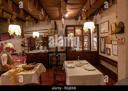 Interno del Restaurante Tromba Rija, Leiria, Portogallo Foto Stock