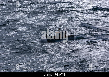 Barca da pesca di Cabo Carvoeiro, Peniche penisola, Portogallo Foto Stock