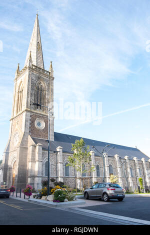 Brehal, Normandia, Francia - 25 agosto 2018: la chiesa Notre Dame in Brehal Normandia Francia Foto Stock