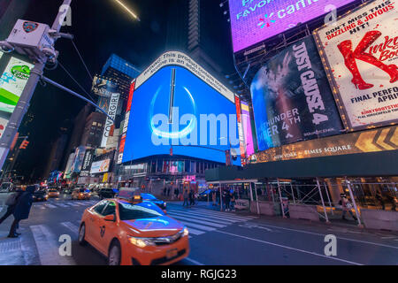 Un enorme tabellone elettronico in Times Square a New York martedì, 22 gennaio 2019 pubblicizza il "Logic." marca vaping e-CIG. (© Richard B. Levine) Foto Stock