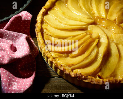 Flan di mela cotogna con fette di mela cotogna pattern food still-life fotografia Foto Stock