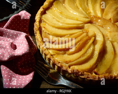 Flan di mela cotogna con fette di mela cotogna pattern food still-life fotografia Foto Stock