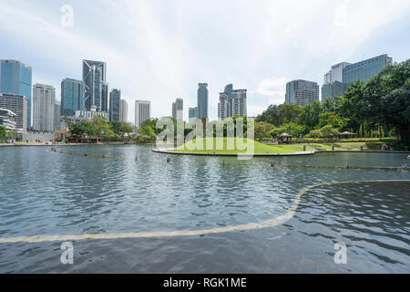 Il lago nel Parco KLCC di Kuala Lumpur in Malesia Foto Stock