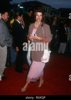 WESTWOOD, CA - 27 Maggio: Maria Shriver assiste Warner Bros Foto 'Made in America " Premiere il 27 maggio 1993 a Mann Bruin Theatre di Westwood, California. Foto di Barry re/Alamy Stock Photo Foto Stock