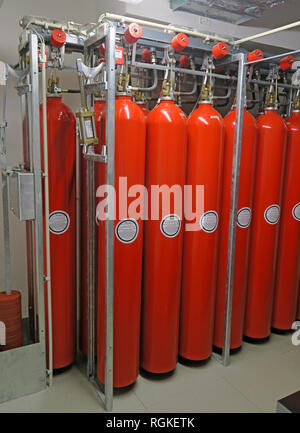 Pesante Argon compresso di bombole di gas in un cloud storage dati centro di Mainz, Renania-Palatinato, Germania, Europa Foto Stock