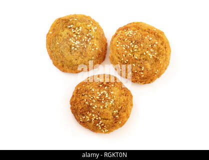 Tre sfere Falafel isolati su sfondo bianco Foto Stock