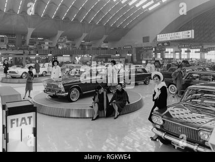 Motor Show, stand Fiat di Torino, Piemonte, Italia 1963 Foto Stock